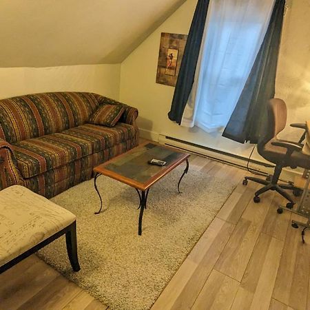 Cozy Downtown One Bedroom Free Parking Kingston Bagian luar foto