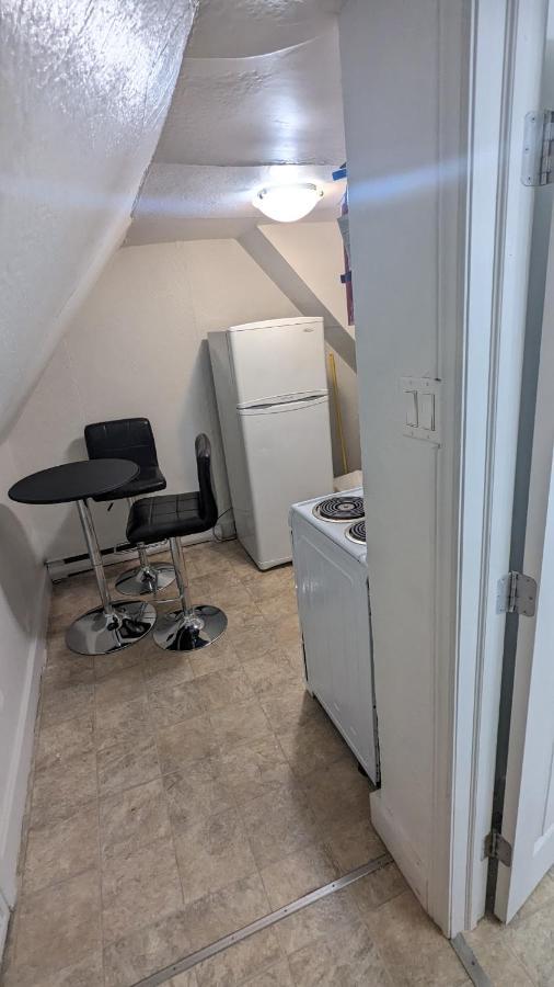 Cozy Downtown One Bedroom Free Parking Kingston Bagian luar foto