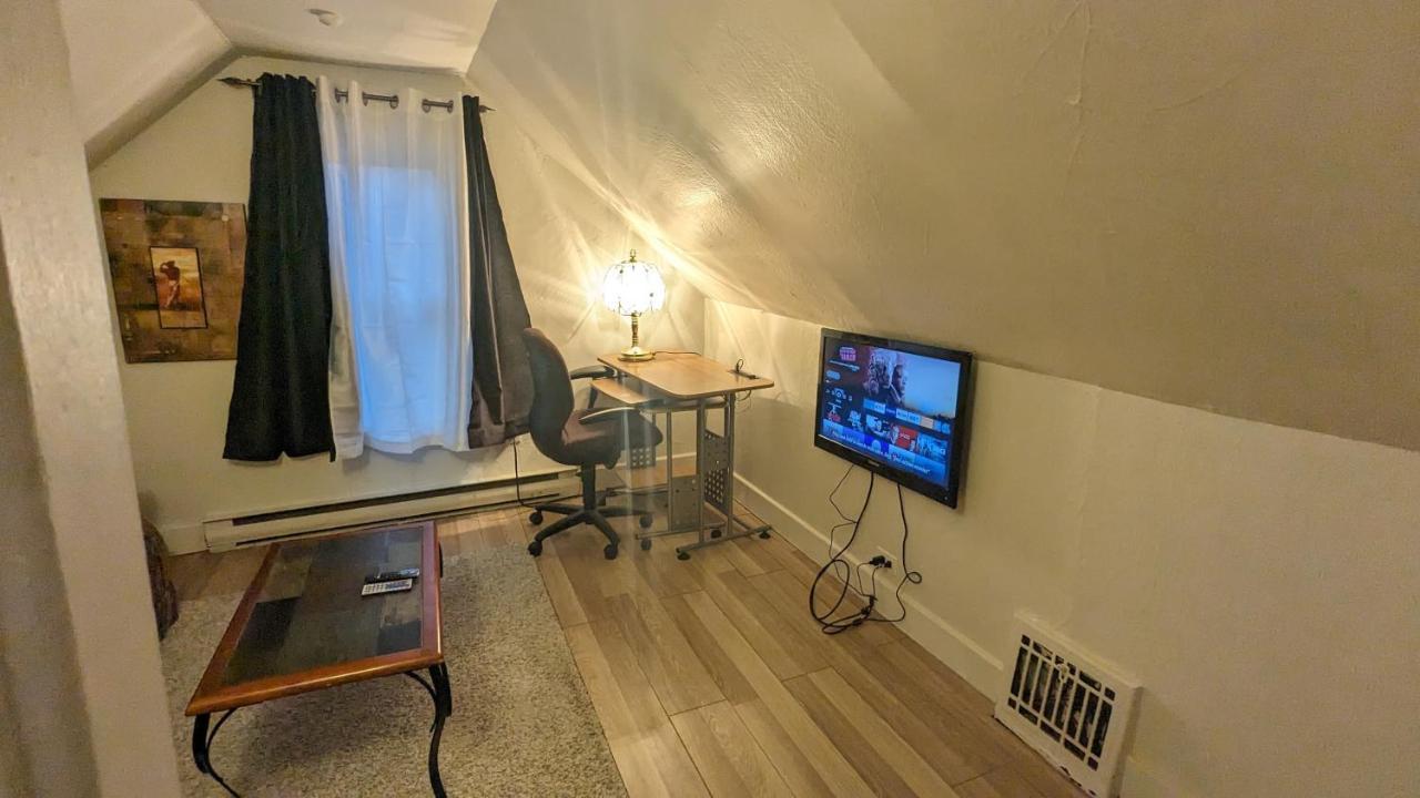 Cozy Downtown One Bedroom Free Parking Kingston Bagian luar foto